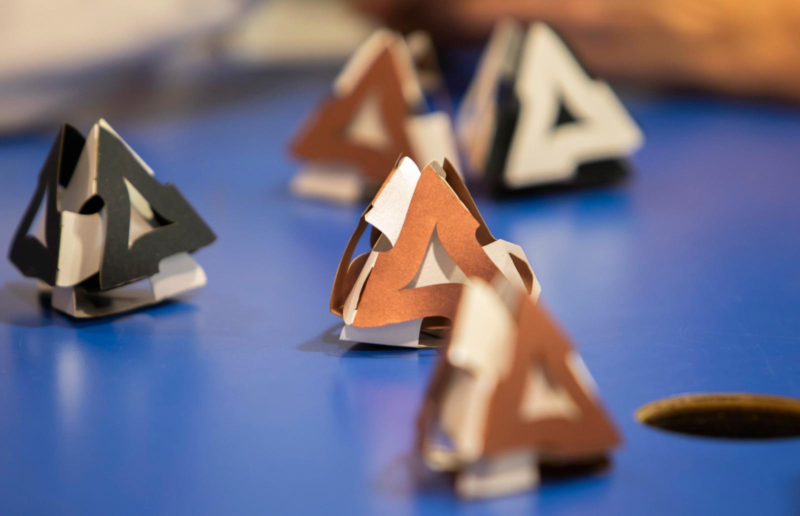 Poliedros dobles manipulando la geometría 