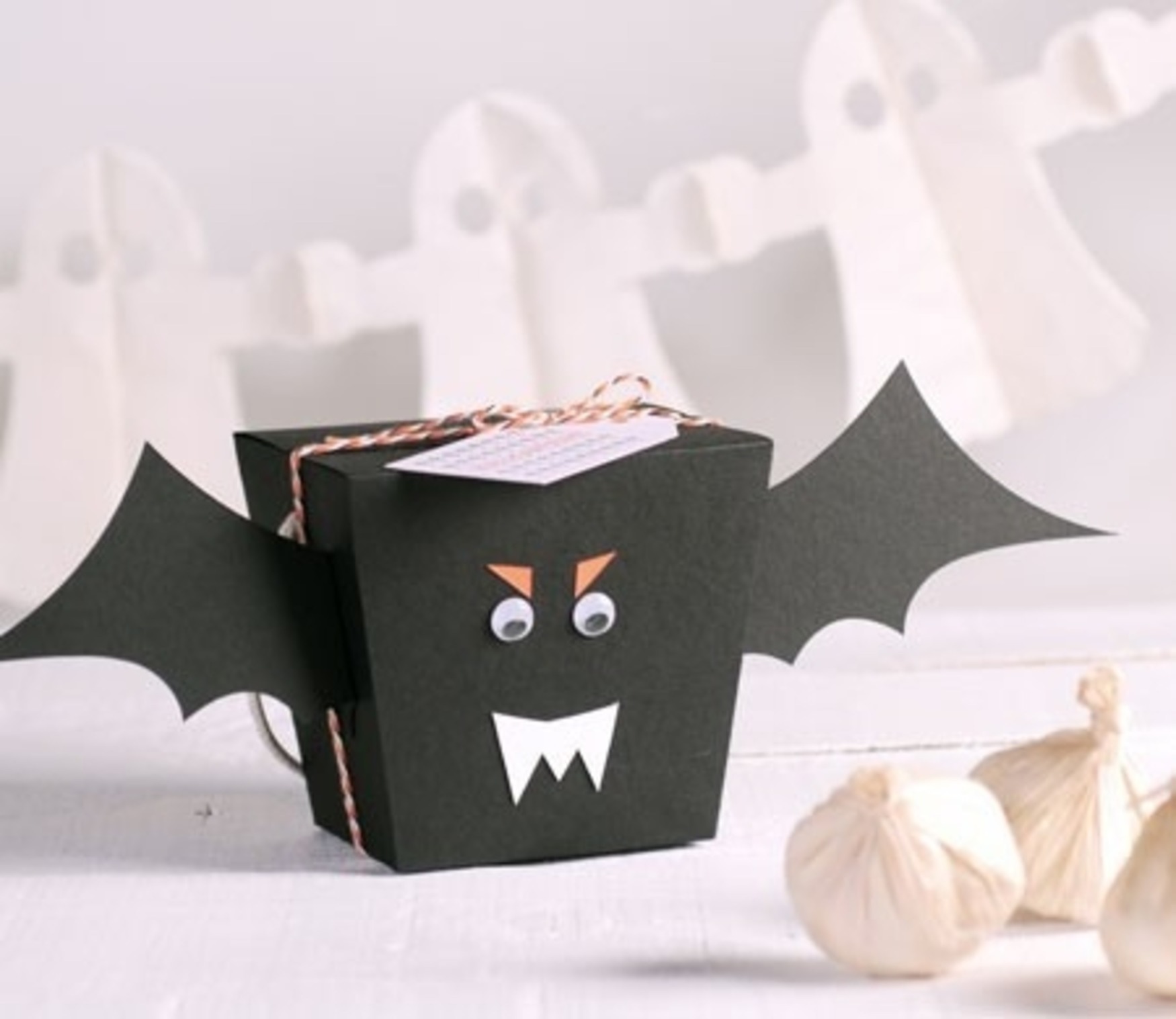 Halloween, una festa pels nens - halloween, taller infantil, ratpenat, capseta decorada