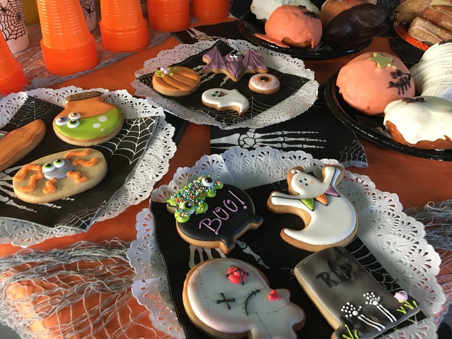 Halloween con niños en la oficina-1