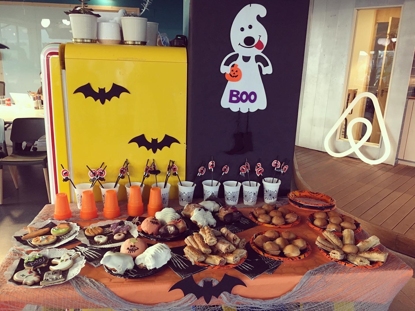 Halloween con niños en la oficina